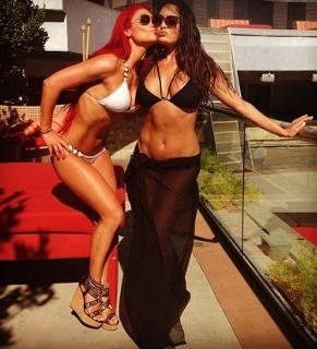 Natalie Eva Marie feet photo thumbnail