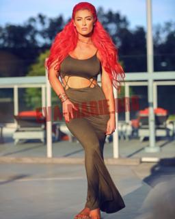 Natalie Eva Marie feet photo thumbnail