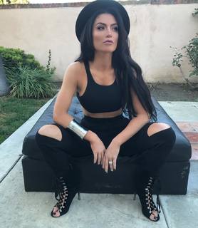 Natalie Eva Marie feet photo thumbnail