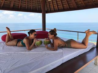 Natalie Eva Marie feet photo thumbnail
