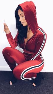 Natalie Eva Marie feet photo thumbnail