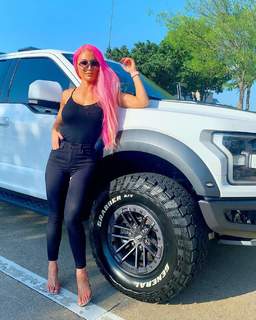 Natalie Eva Marie feet photo thumbnail