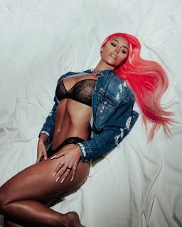 Natalie Eva Marie feet photo thumbnail
