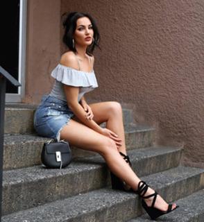 Natalie Halcro feet photo 11