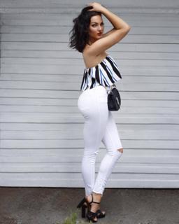 Natalie Halcro feet photo 18