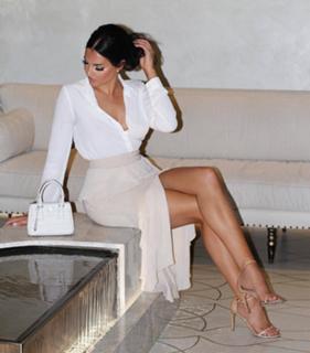 Natalie Halcro feet photo 9