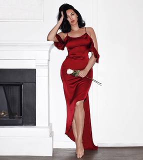 Natalie Halcro feet photo 3