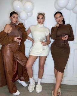 Natalie Halcro feet photo 3