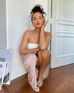Natalie Halcro feet photo 1