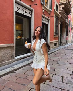 Natalie Halcro feet photo 16