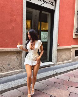 Natalie Halcro feet photo 15