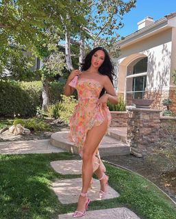 Natalie Halcro feet photo 2