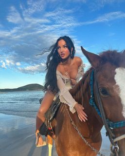 Natalie Halcro feet photo 14