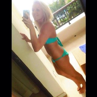 Natalie Horler feet photo thumbnail