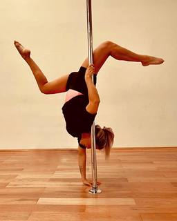 Natalie Horler feet photo thumbnail