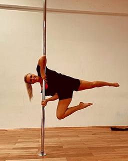 Natalie Horler feet photo thumbnail