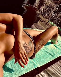 Natalie Horler feet photo thumbnail