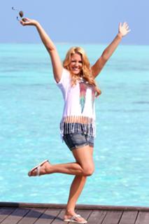 Natalie Horler feet photo thumbnail