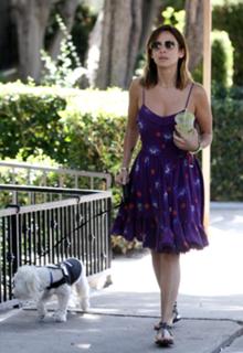 Natalie Imbruglia feet photo thumbnail