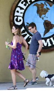 Natalie Imbruglia feet photo thumbnail