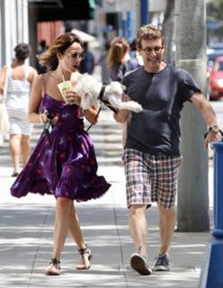 Natalie Imbruglia feet photo thumbnail