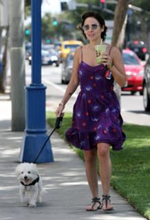 Natalie Imbruglia feet photo thumbnail
