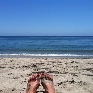 Natalie Imbruglia feet photo thumbnail