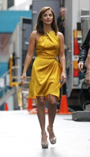 Natalie Imbruglia feet photo thumbnail