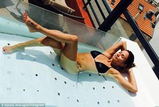 Natalie Imbruglia feet photo thumbnail