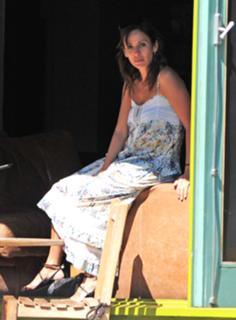 Natalie Imbruglia feet photo thumbnail