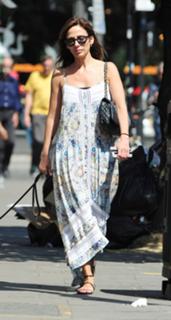 Natalie Imbruglia feet photo thumbnail
