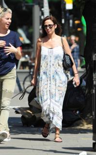 Natalie Imbruglia feet photo thumbnail
