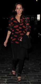 Natalie Imbruglia feet photo thumbnail