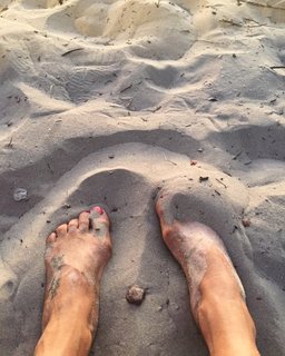 Natalie Imbruglia feet photo thumbnail