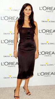 Natalie Imbruglia feet photo thumbnail