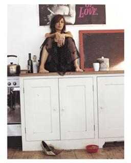 Natalie Imbruglia feet photo thumbnail