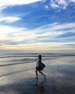 Natalie Imbruglia feet photo thumbnail