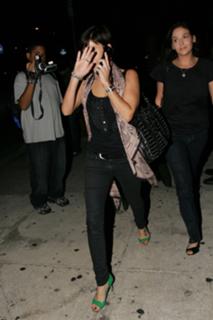 Natalie Imbruglia feet photo thumbnail