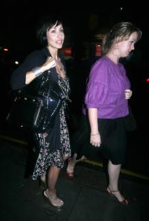 Natalie Imbruglia feet photo thumbnail