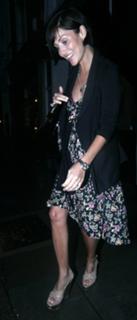 Natalie Imbruglia feet photo thumbnail