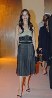 Natalie Imbruglia feet photo thumbnail