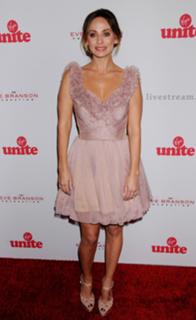 Natalie Imbruglia feet photo thumbnail