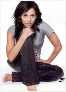 Natalie Imbruglia feet photo thumbnail