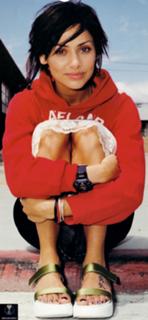 Natalie Imbruglia feet photo thumbnail