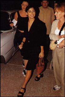 Natalie Imbruglia feet photo thumbnail