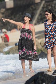 Natalie Imbruglia feet photo thumbnail