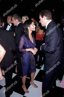 Natalie Imbruglia feet photo thumbnail