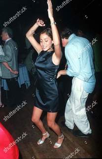 Natalie Imbruglia feet photo thumbnail