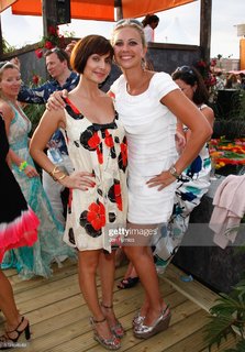 Natalie Imbruglia feet photo thumbnail