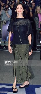 Natalie Imbruglia feet photo thumbnail